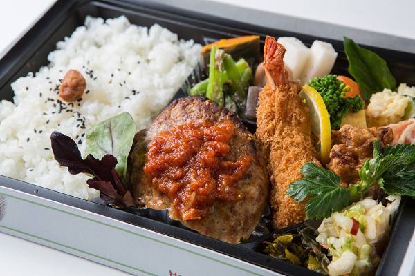 北山弁当（ハンバーグとエビフライ）